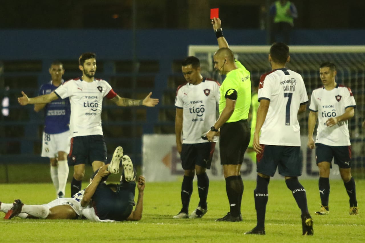 El presidente de Sol de América, Miguel Figueredo, criticó la disparidad de criterios en el arbitraje. Foto: @CopaDePrimera.