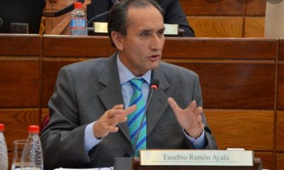 Según la Constitución el presidente Abdo debe dedicarse con exclusividad a sus funciones. Foto: Twitter Eusebio Ayala