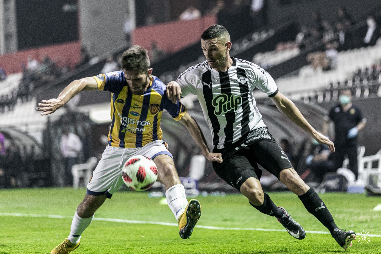 Libertad se alejó nuevamente de la lucha por el título tras empatar contra Sportivo Luqueño. Foto: @Libertad_Guma.