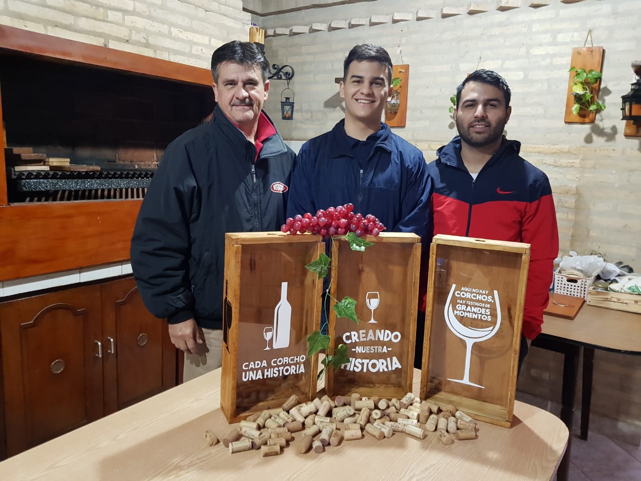 Aldo Paredes y sus hijos Emanuel y Diego. Gentileza