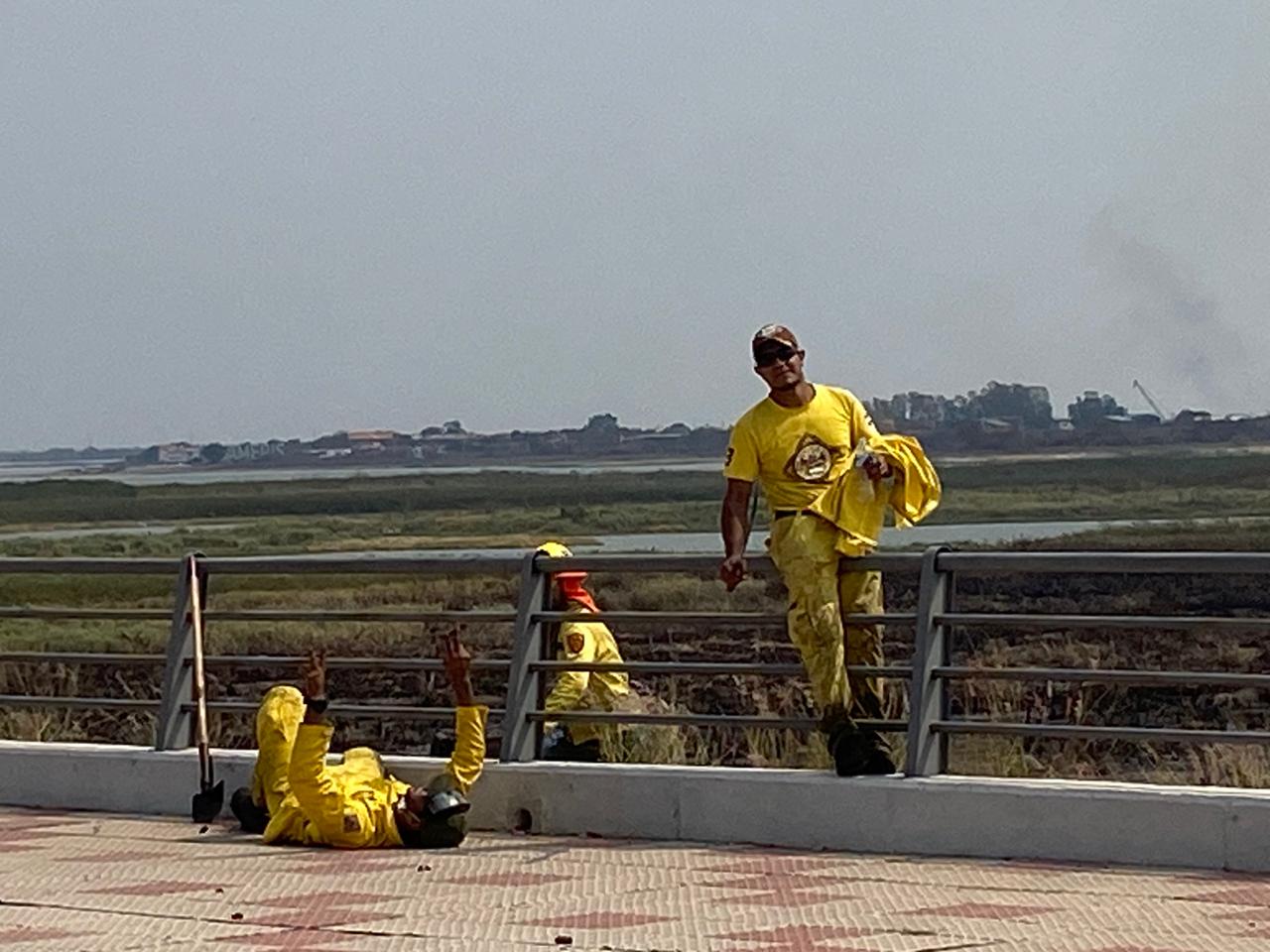 Bomberos Voluntarios de todo Central acudieron al llamado. Foto: Gentileza