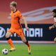 Frenkie de Jong fue una de las tantas figuras que presentó el seleccionado de Holanda en su primer partido post Koeman. Foto: @OnsOranje.