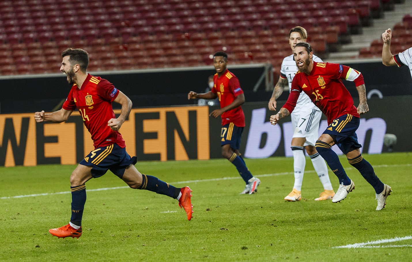 El empate de España llegó en el último suspiro del partido, a través de un cabezazo de José Luis Gayà. Foto: @SeFutbol.