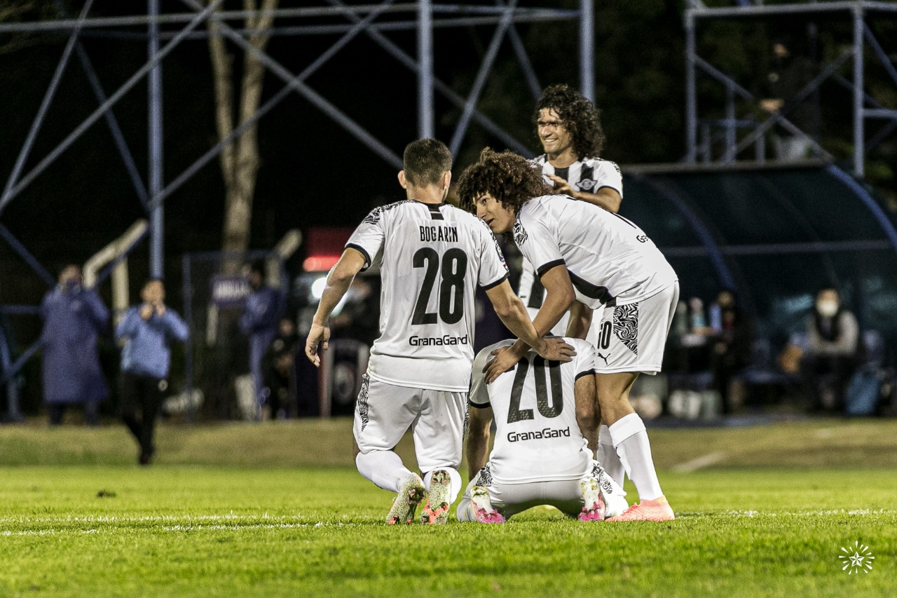 Libertad mostró un gran funcionamiento colectivo en el primer tiempo. Foto: @Libertad_Guma.