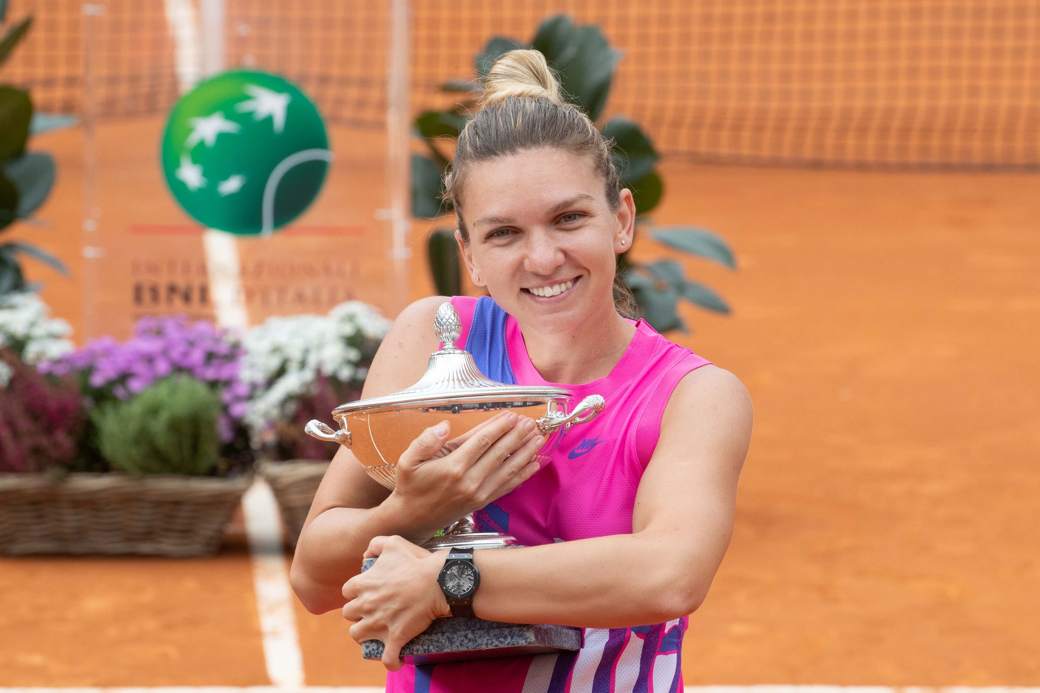 Halep se alzó con el título luego de que Plíšková abandonara la pista cuando iba perdiendo por 6-0 y 2-1, en apenas 31 minutos. Foto: @InteBNLdItalia.