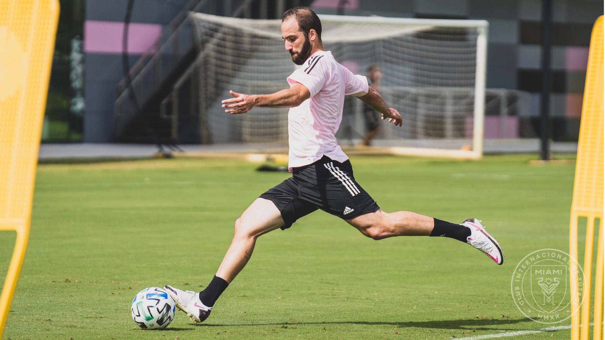 Higuaín tuvo este viernes su primera práctica con el Inter de Miami. Foto: @InterMiamiCF.