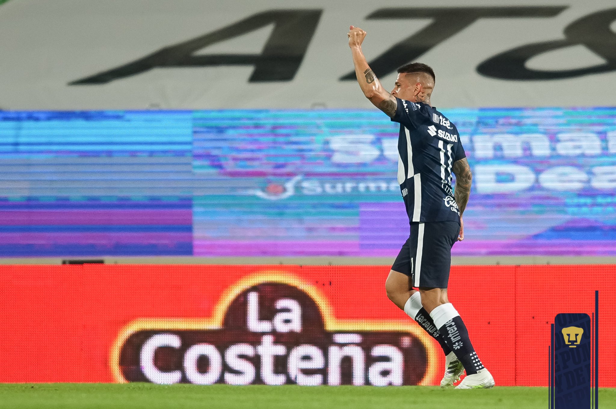 Juan Manuel Iturbe marcó el primer gol del partido con un zurdazo fuera del área. Foto: @PumasMX.