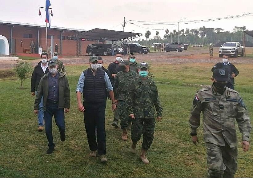 El presidente Mario Abdo Benítez en una de sus visitas a la base de la FTC. Foto: FTC.