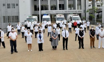 En Ciudad del Este, el personal de blanco. Foto: