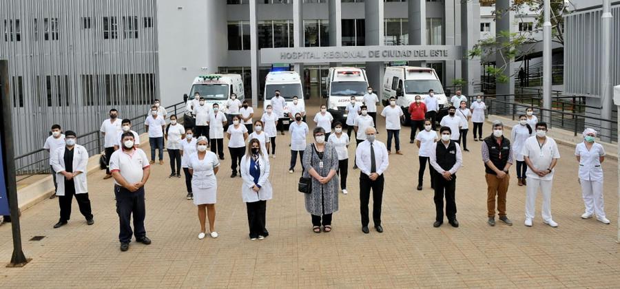 En Ciudad del Este, el personal de blanco. Foto: