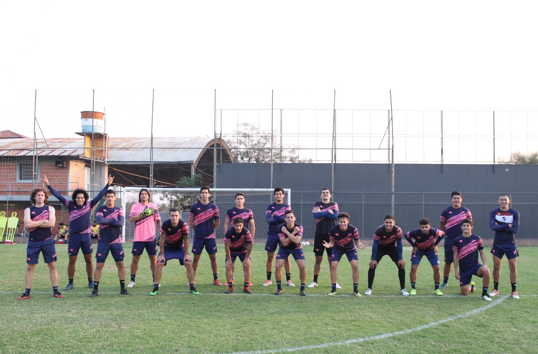 Con muchas bajas en el equipo titular, Nacional enfrentará este tarde a Cerro Porteño en La Nueva Olla. Foto: @clubnacionalpy.