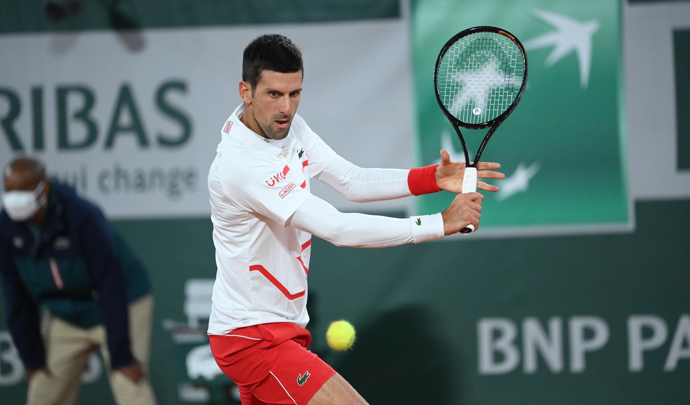 Novak Djokovic derrotó este lunes a Mikael Ymer por 6-0, 6-2 y 6-3. Su próximo rival será el lituano Ricardas Berankis. Foto: rolandgarros.com.