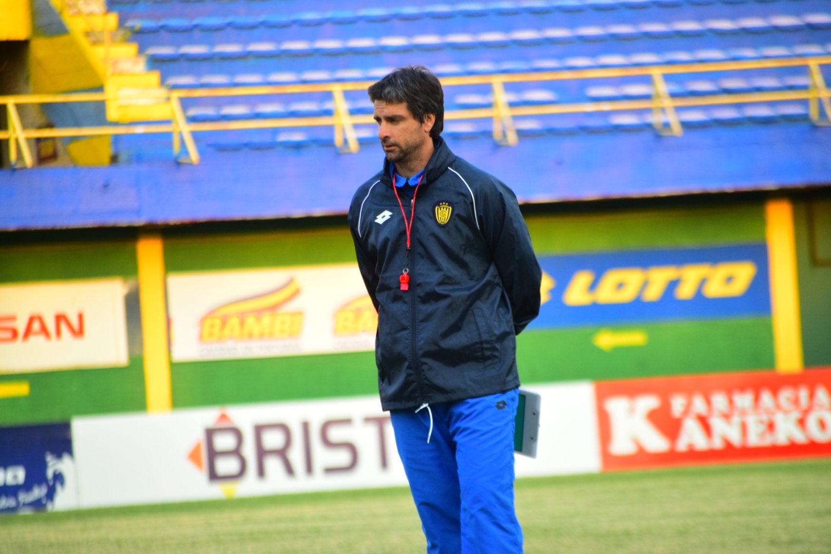 La renuncia de Hernán Rodrigo López como técnico del Sportivo Luqueño se da en medio de la salida de varios jugadores. Foto: @SpLuquenOficial.