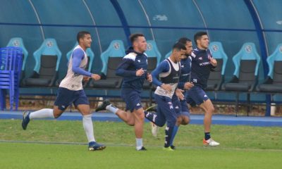 Los planteles de Sol de América y Sportivo Luqueño deberán someterse a nuevos estudios para descartar más positivos. Foto: @SoldeAmericapy.