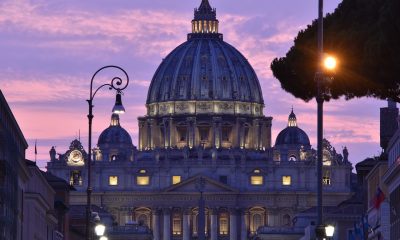 El cardenal Giovanni Angelo Becciu fue acusado de malversar 100.000 euros de los fondos del Vaticano.Foto: Pexels.