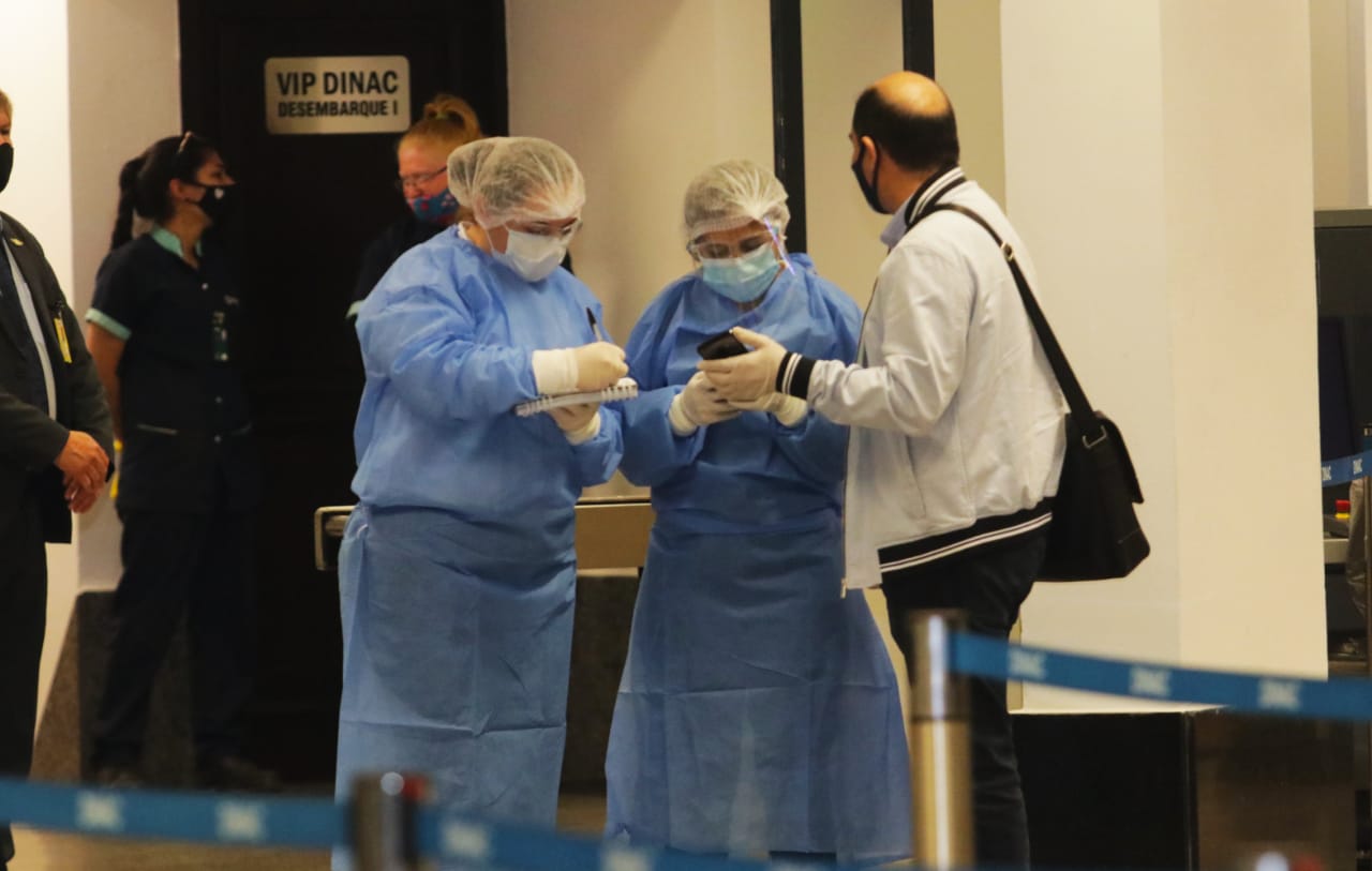 Registro migratorio en el Aeropuerto Silvio Pettirossi. Foto: Agencia IP.