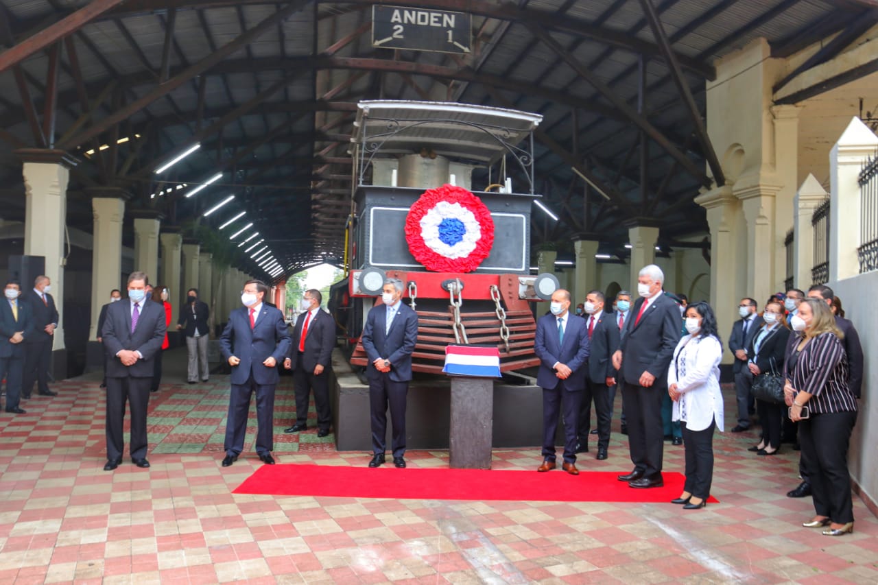 Autoridades presentes en el acto de inauguración de obras en la Estación Central del Ferrocarril. Foto: MOPC