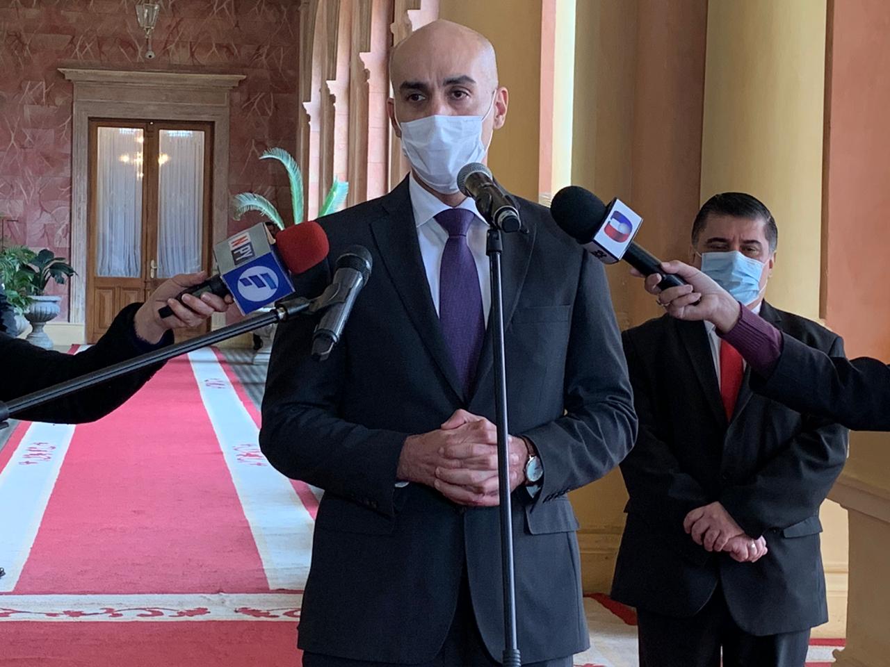 El ministro de Salud Julio Mazzoleni al término de la reunión con el presidente. Foto: Presidencia