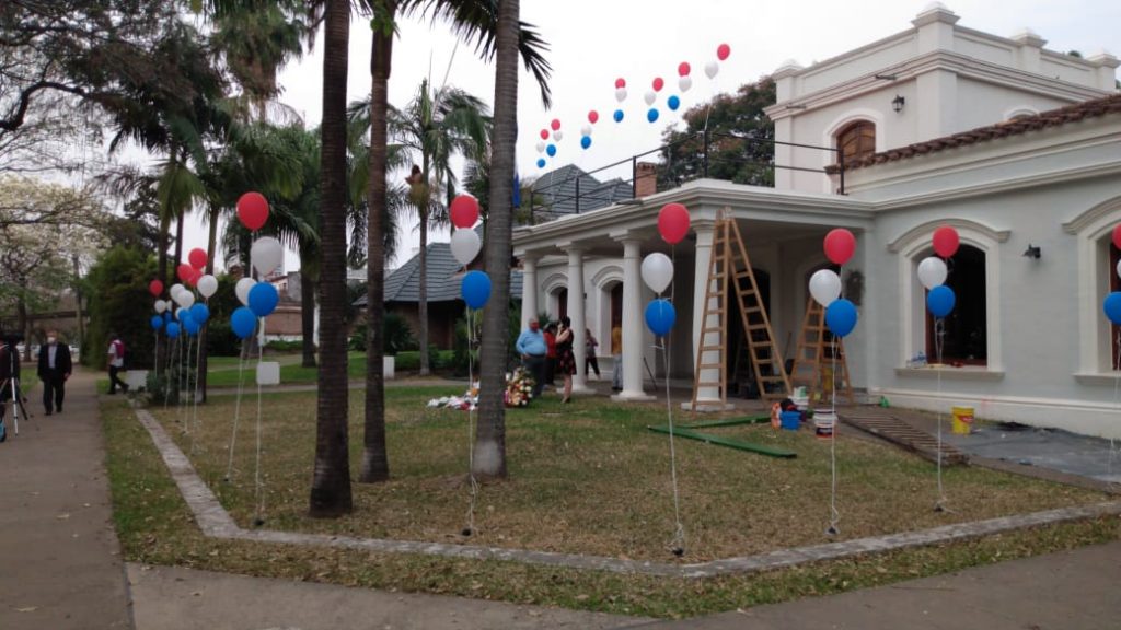 Consulado paraguayo en Resistencia recibe ofrendas florales El