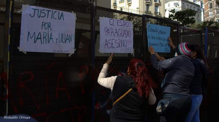 Algunos manifestantes consiguieron forzar las vallas policiales. Foto: Reinaldo Ortega.