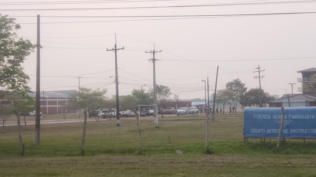 El avión que trajo a los especialistas colombianos aterrizó esta mañana en Concepción. Foto: Captura de pantalla.