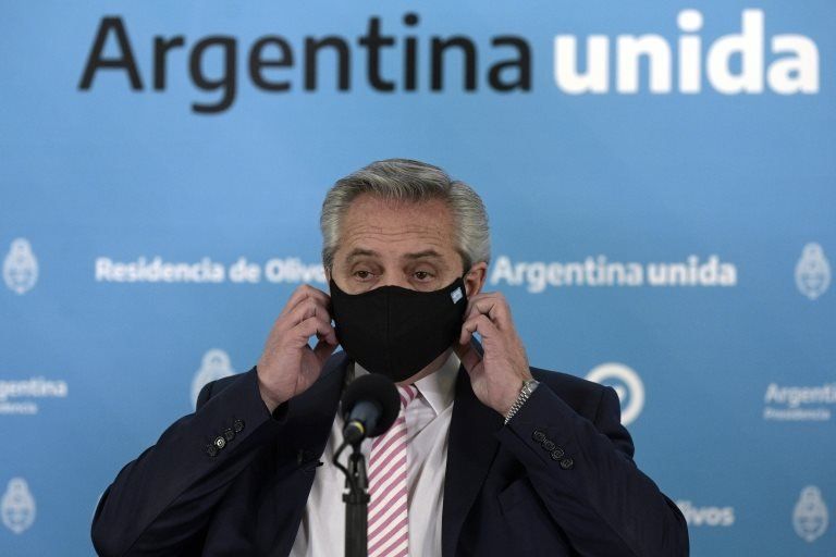 El presidente argentino, Alberto Fernández, sostiene que la cuarentena evitó el colapso del sistema sanitario. Foto: BBC