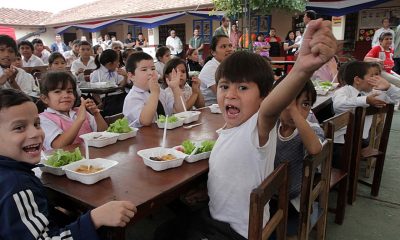 La iniciativa es para no beneficiar más a empresas amigas y que llegue a los niños, alegaron. Foto: Agencia IP