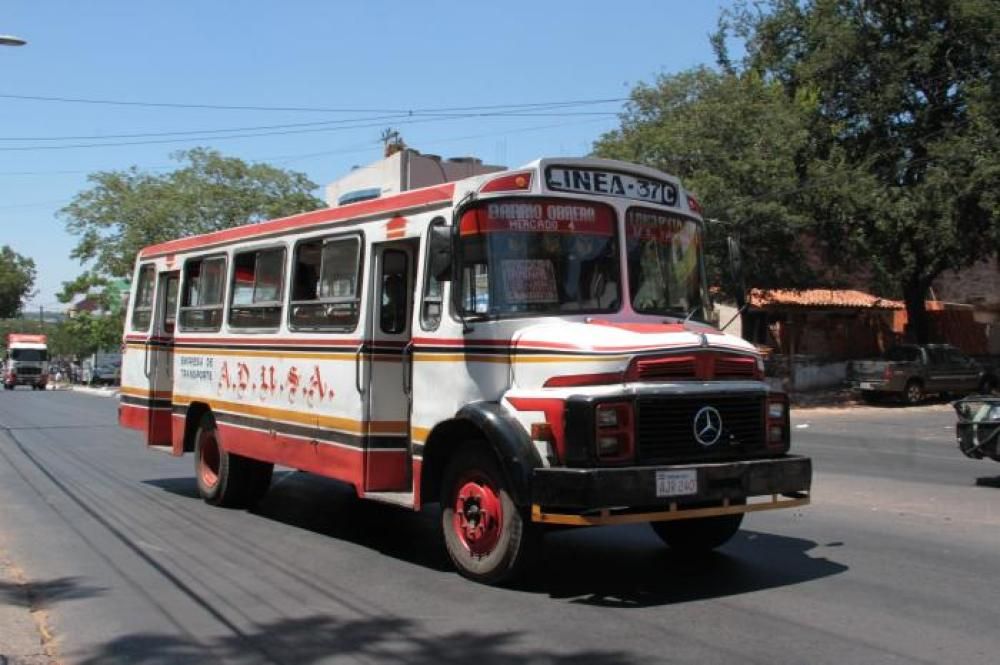 Buses chatarras internos de Asunción. Foto Gentileza