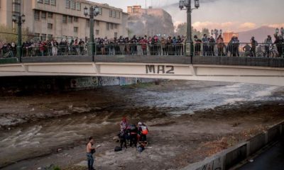 La caída del menor se produjo tras un "forcejeo" con un carabinero durante una manifestación en Chile. Foto: Chile