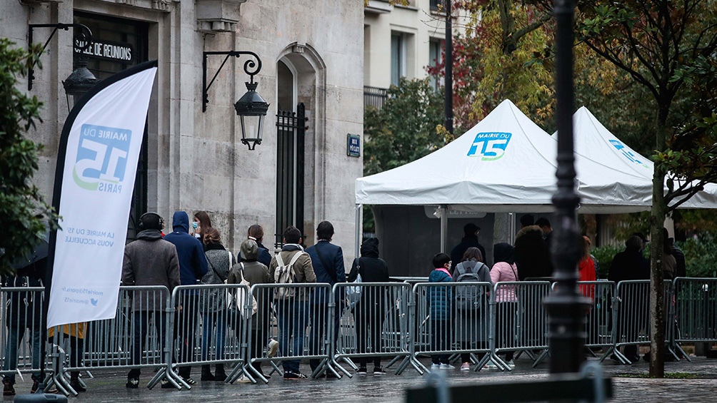 El presidente Macron evalúa imponer más restricciones. Foto: Telam