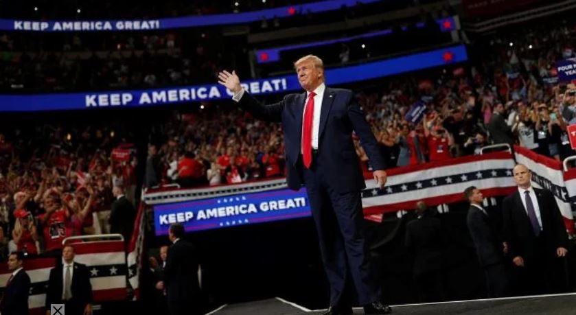 Trump aprovechó para atacar a la gobernadora de Michigan, la demócrata Gretchen Whitmer. Foto: Forbes.