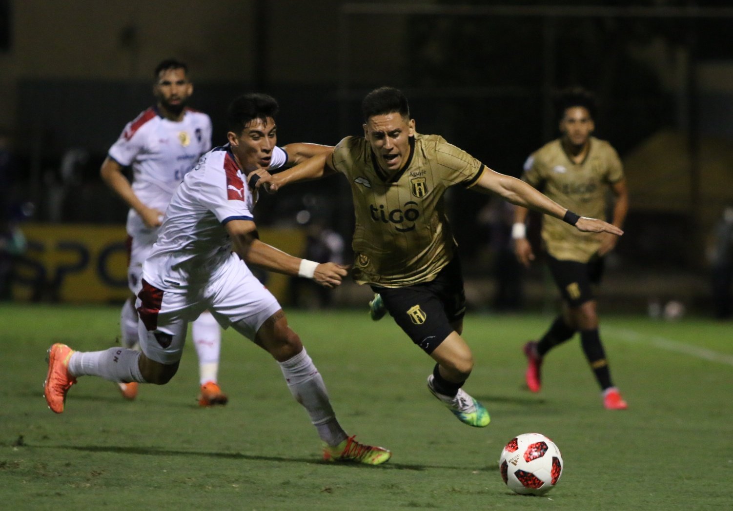 Cerro Porteño parecía llevarse la victoria, pero se quedó después conseguir el gol. Guaraní reaccionó y empató en el segundo tiempo. Foto: @ClubGuarani.