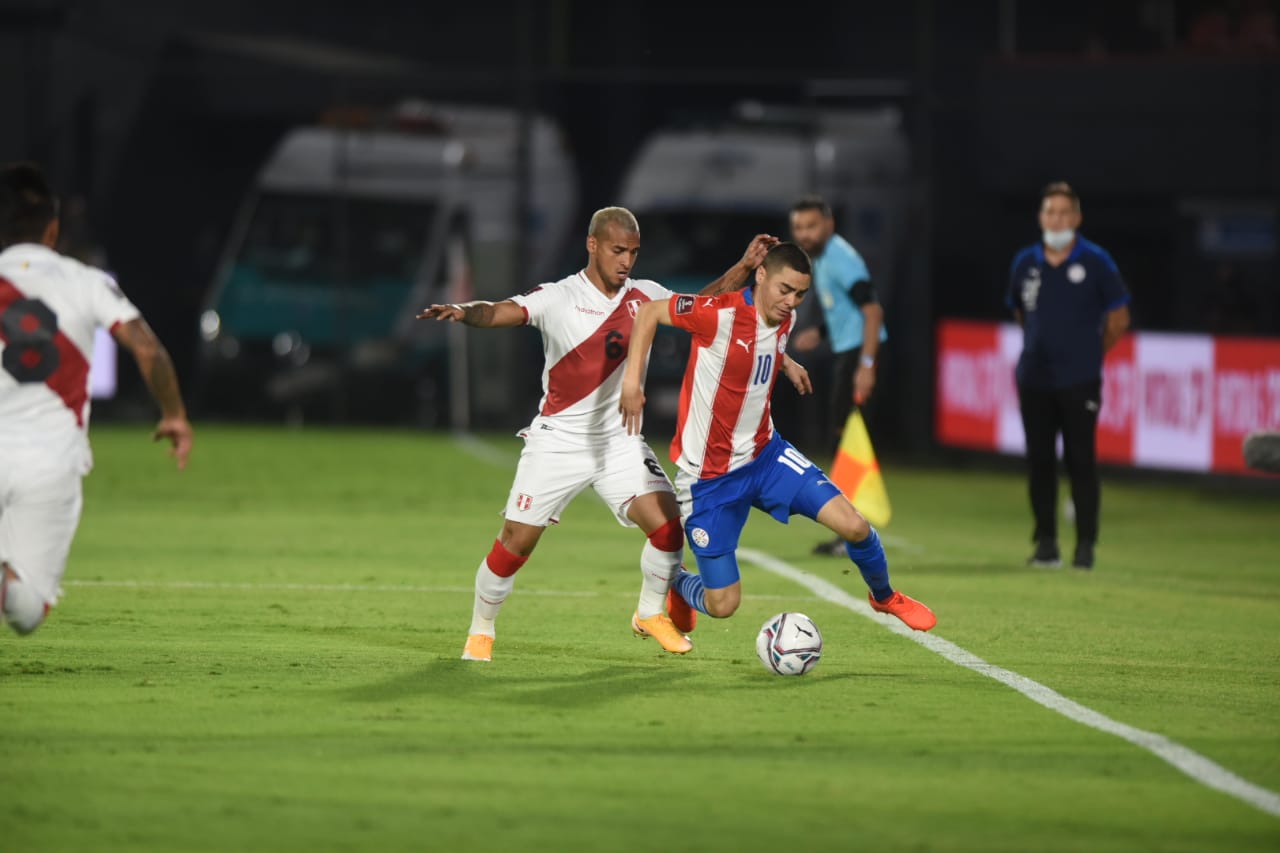 La Albirroja dejó escapar dos puntos ante Perú, equipo que aprovechó los errores defensivos de Paraguay para conseguir el empate. Foto: @Albirroja.