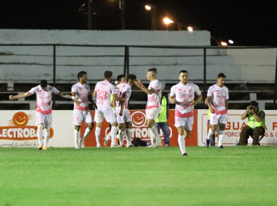 Guaireña, que terminó el primer tiempo perdiendo por un gol, lo dio vuelta en la complementaria con dos tantos de Fernando Romero. Foto: apf.org.py.