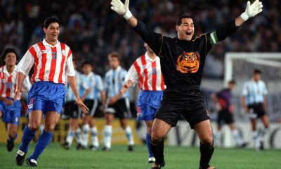 Cuando aún no había debutado en la selección mayor de Paraguay, Carlos Bilardo ofreció a Chilavert para jugar con la Albiceleste. Foto: futbolretro.es.