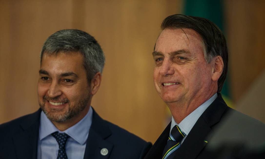 Jair Bolsonaro y Mario Abdo Benítez se reunirán hoy para tratar temas de interés binacional. Foto: oglobo.com