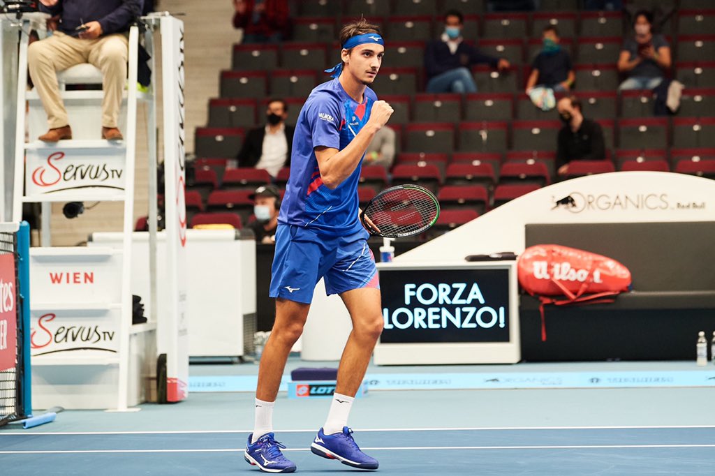 Novak Djokovic cayó este viernes por 6-2 y 6-1 ante el italiano Lorenzo Sonego. El transalpino fue superior a Nole en 70 minutos de juego. Foto: @atptour.