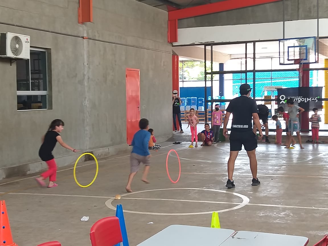 La ONG Fútbol Más brinda actividades recreativas a niños de la zona. Foto: Gentileza