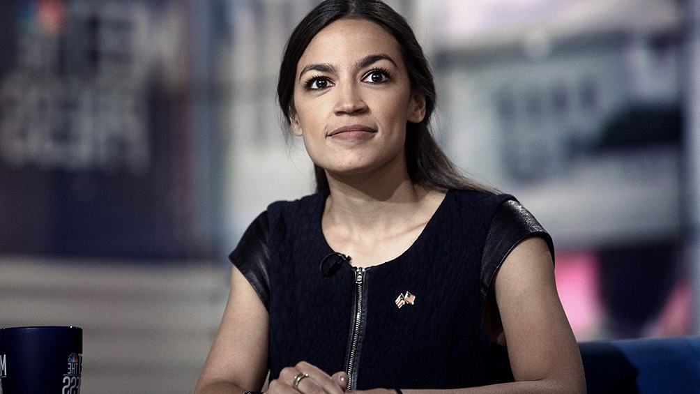 Alexandria Ocasio-Cortez renovó su banca. Foto: Twitter