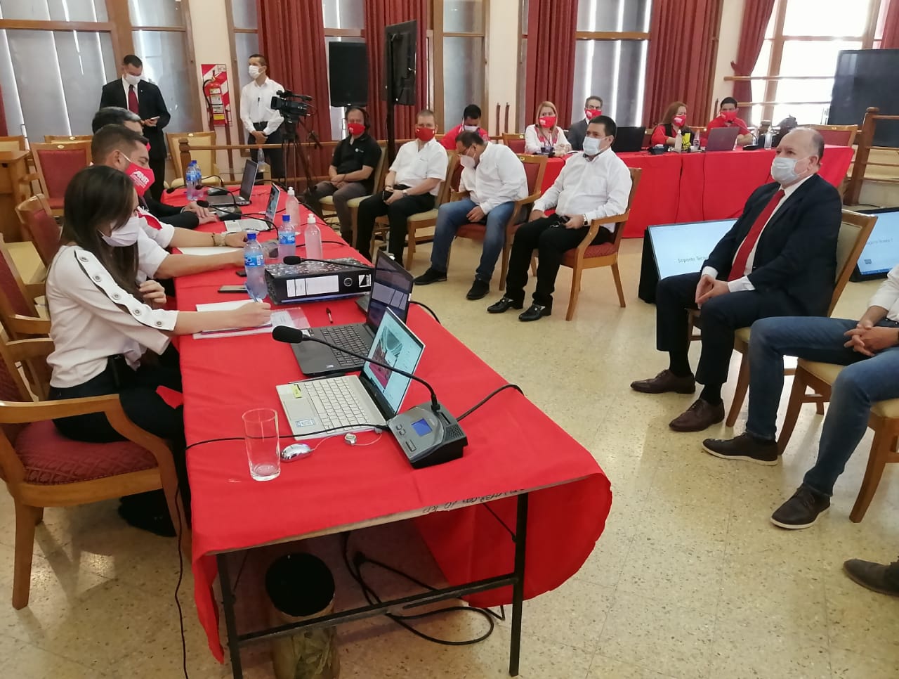 Sala de Sesión de la Convención con autoridades. Foto Gentileza ANR