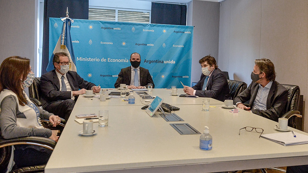 La misión del FMI durante una reunión con el equipo económico. Foto: Telam