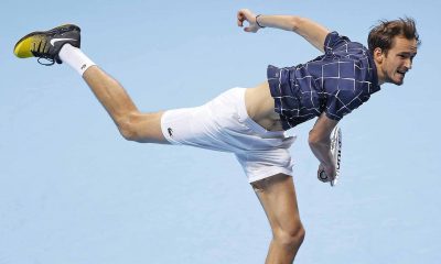 Medvedev venció por doble 6-3 a Djokovic. Con este resultado, y después de la caída ante Zverev, Schwartzman quedó eliminado. Foto: nittoatpfinals.com.