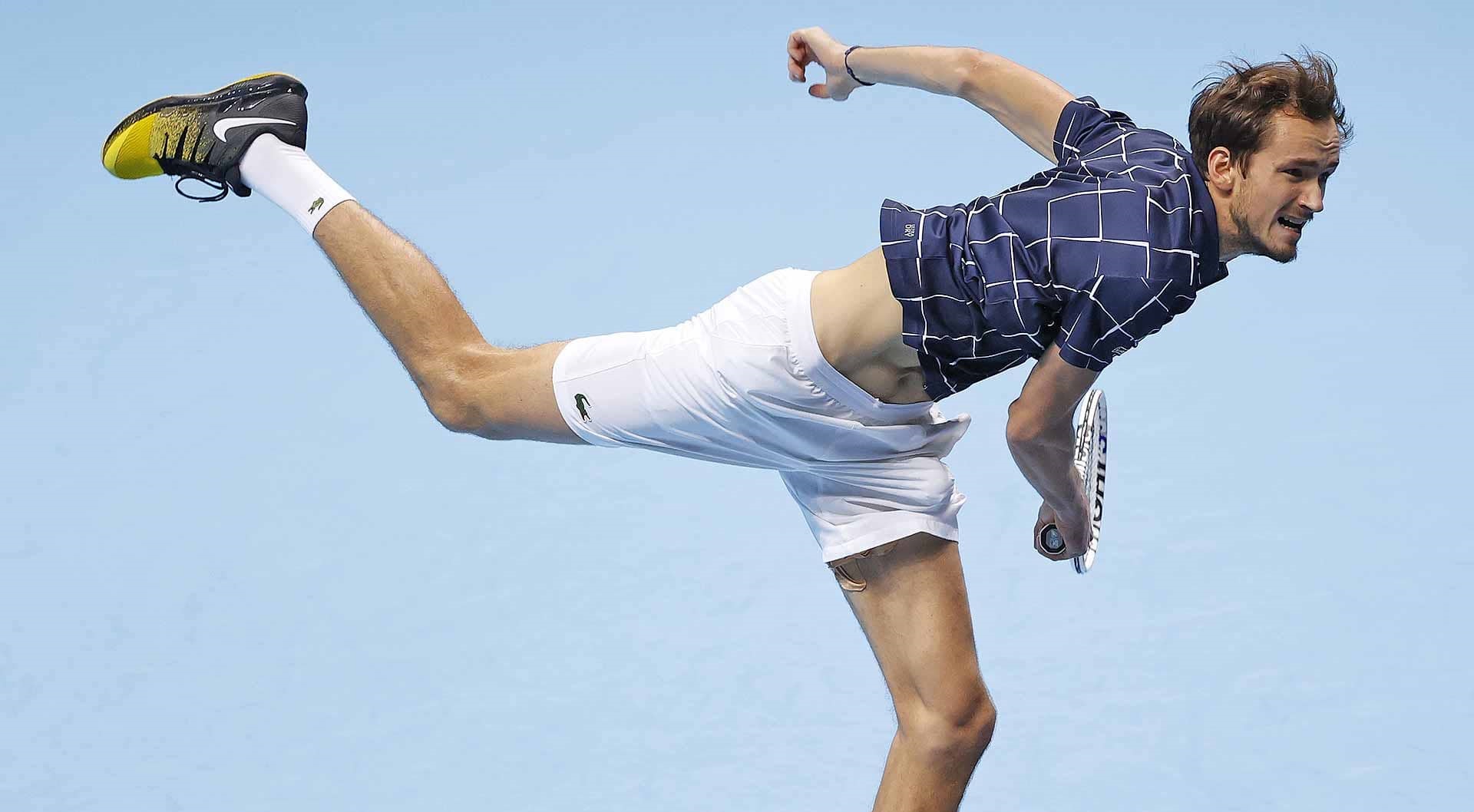 Medvedev venció por doble 6-3 a Djokovic. Con este resultado, y después de la caída ante Zverev, Schwartzman quedó eliminado. Foto: nittoatpfinals.com.