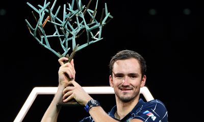 Daniil Medvedev superó por 5-7, 6-4 y 6-1 a Alexander Zverev en dos horas y siete minutos. Ambos participarán del ATP Finals de Londres. Foto: @atptour.