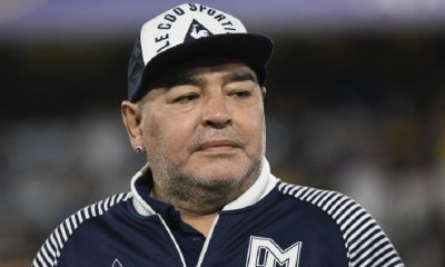 El director técnico de Gimnasia se encuentra acompañado por su médico personal, Leopoldo Luque, quien estará a cargo de la cirugía. Foto: TyC Sports.