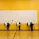 Los votantes llenan sus boletas en la Academia Ethel M. Taylor el día de las elecciones, en Cincinnati, Ohio. Foto: Infobae.