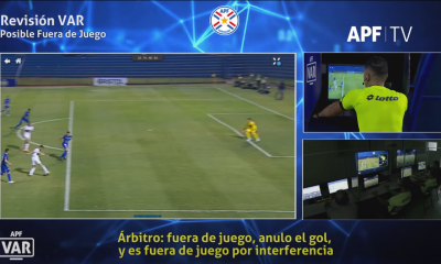 Según el criterio arbitral, el gol fue anulado por posición adelantada en supuesta interferencia de Roque Santa Cruz a Milciades Portillo. Foto: Captura.