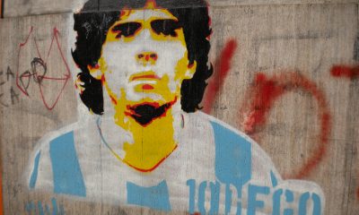 El pintor Aziz Al-Asmar representó la figura de Diego Maradona en un muro de una vivienda destruida al noroeste de Siria. Foto: commons.wikimedia.org.