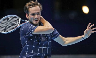 Medvedev estuvo más certero en los momentos claves y superó a Zverev por 6-3 y 6-4 en una hora y 29 minutos de gran juego. Foto: nittoatpfinals.com.