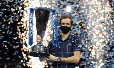 Medvedev se consagró campeón del torneo de maestros tras derrotar por 4-6, 7-6 (2) y 6-4 a Thiem en dos horas y 42 minutos de juego. Foto: @atptour.